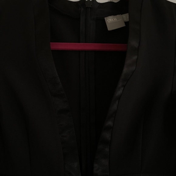 NWOT never worn ASOS Low Cut Tuxedo Style Jumpsuit, Size 2 - Picture 4 of 9